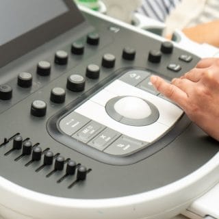 doppler indexi se mere na osnovu rezultata dobijenih doppler ultrazvučnim pregledom, a na slici je uređaj za doppler ultrazvuk